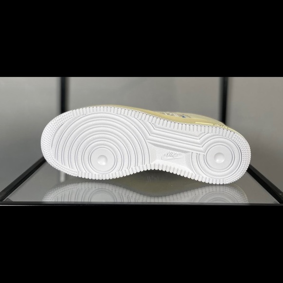 Custom Air Force 1s - Picture 2 of 4